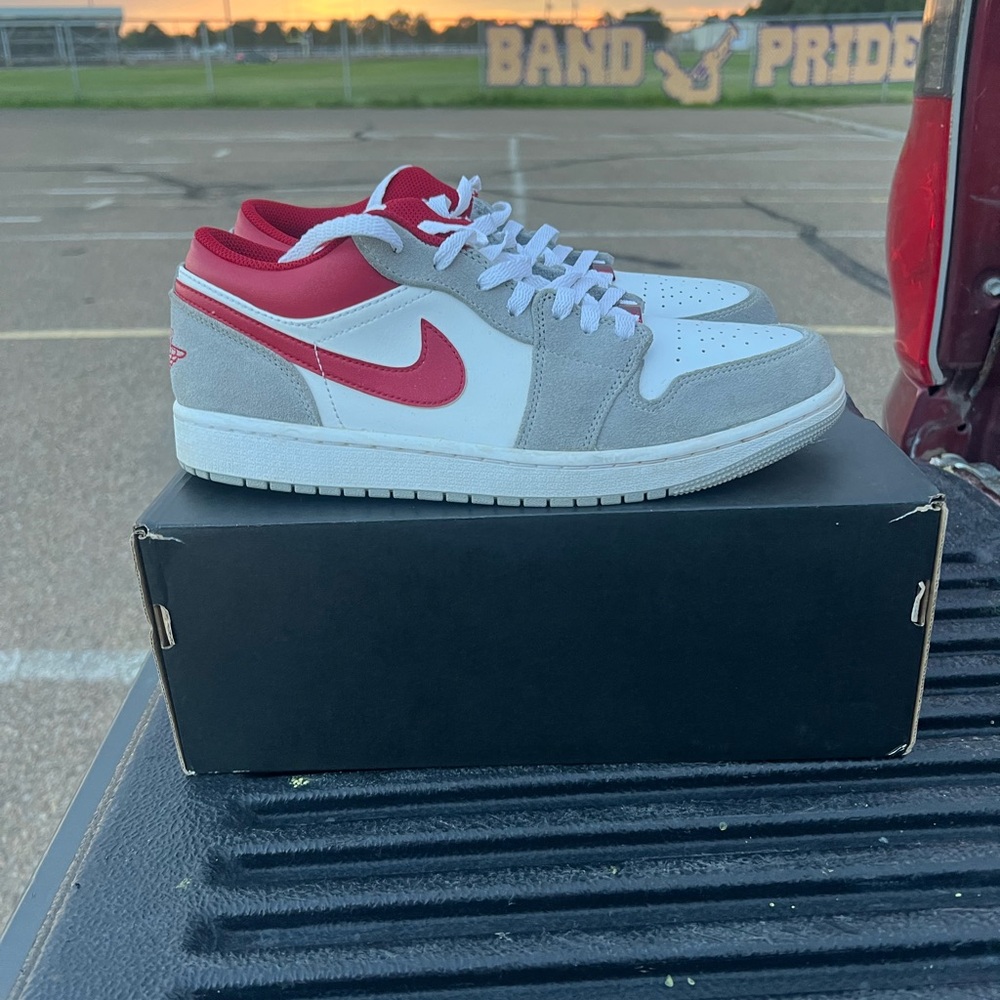 Jordan 1 - Picture 2 of 2